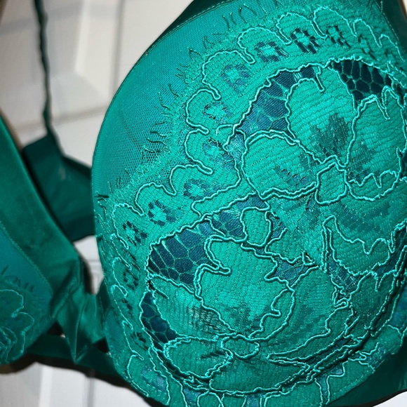 NWOT VICTORIAS SECRET Very Sexy Push Lace Push Up Bra in Emerald Green - Picture 2 of 3